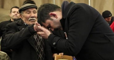 Bakan Kurum Şehit Babasının Sözleri Karşısında Duygulandı