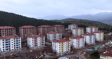 Bakan Kurum, Sındırgı'daki Afet Konutlarını Tanıttı