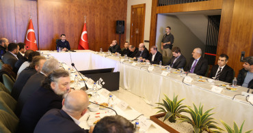 Bakan Kurum yapılacak kalıcı konutlar için müteahhitlerle bir araya geldi