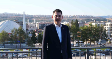 Bakan Kurum’dan depremzede Yusuf ve dedesine ziyaret