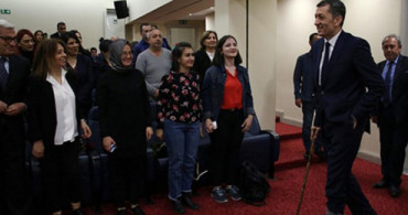 Bakan Selçuk Bakanlıktaki Törene Elinde Bastonla Geldi