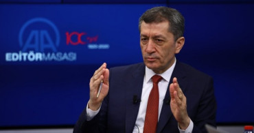 Bakan Selçuk Canlı Yayında Açıkladı: Eğitimde Tatil Uzayacak Mı?