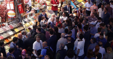 Bakan Soylu, Mısır Çarşısında Vatandaşlarla Buluştu 