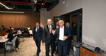 Bakan Yardımcısı Dr. Enes Eminoğlu, şehir kütüphanesine tam not verdi