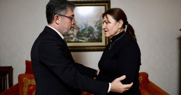 Bakan Yumaklı, Şehit Pilot Hasan Bahar'ın Ailesine Taziye Ziyaretinde Bulundu