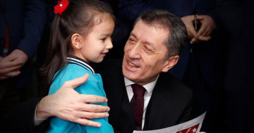 Bakan Ziya Selçuk Gözlerinizden Öpüyorum Çocuklar Dedi