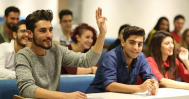 Bakan'dan Binlerce Öğrenciye Burs Müjdesi!