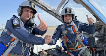 Bakü'de TEKNOFEST heyecanı: AKINCI TİHA, Selçuk Bayraktar'ın kumanda ettiği MiG29 ile kol uçuşu yaptı!