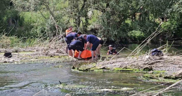 Balıkesir’de 14 Yaşındaki Çocuk Serinlemek İçin Girdiği Çayda Hayatını Kaybetti