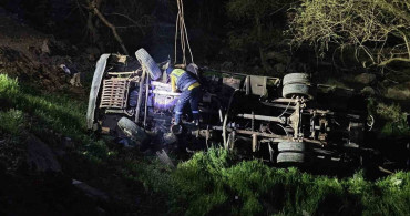Balıkesir'de İş Makinesi Şarampole Devrildi: 1 Ölü, 1 Yaralı
