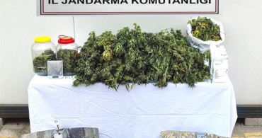 Balıkesir'de jandarmadan uyuşturucu serasına çevrilen evlere baskın: 12 gözaltı