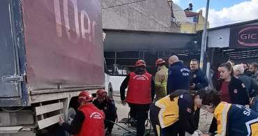 Balıkesir'de Kamyonetin Altında Kalan Kişi Kurtarıldı