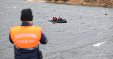 Balıkesir'de Kaybolan Elif Kumal İçin Arama Çalışmaları Devam Ediyor