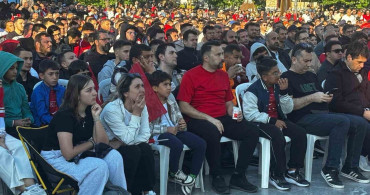 Balıkesir’de milli heyecan dev ekranlarda izlendi