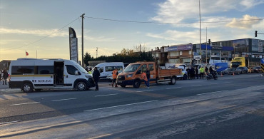 Balıkesir'de Öğrenci Servis Minibüsüyle Otomobil Çarpıştı: 8 Yaralı