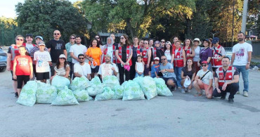 Balıkesir'de sağlık çalışanları çevre temizliği etkinliği düzenledi