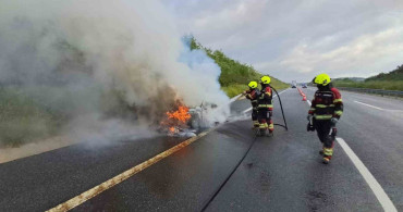 Balıkesir'de Seyir Halindeki Otomobil Yangını