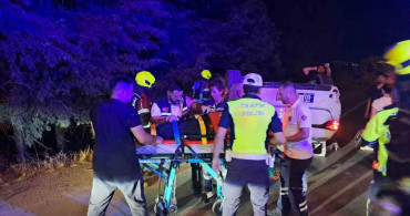 Balıkesir'de takla atan araçta iki kişi yaralandı