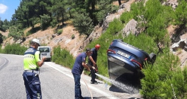 Balıkesir’de tıra arkadan çarpan otomobil takla attı: 4 yaralı