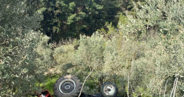 Balıkesir'de Traktör Şarampole Uçtu: 2 Yaralı