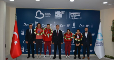 Balıkesirli Sporculara Coşkulu Karşılama Töreni