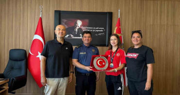 Balkan şampiyonasında gümüş madalya kazanan bisikletçiden güvenlik güçlerine teşekkür ziyareti
