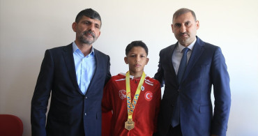 Balkan Şampiyonu İbrahim Bera Kıvrak, Kahramanmaraş'ta Coşkulu Karşılamayla Geri Döndü