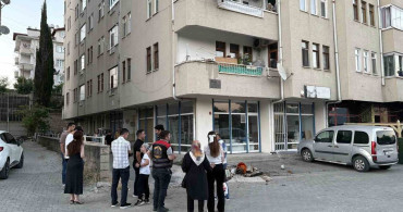 Balkondaki saksının aşırı ısınması sonrası çıkan yangın vatandaşlar tarafından söndürüldü