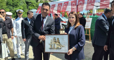 Bartın'da denizcilik bayramında basınçlı su gösterisi ilgi gördü
