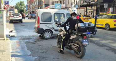 Bartın'da seyir halindeki araçta yangın çıktı