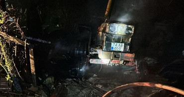 Bartın'da Yıldırım Düşmesi Sonucu İki Araç Kullanılamaz Hale Geldi