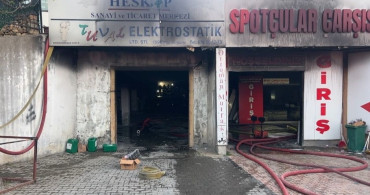 Başakşehir'deki Parfüm Tesisinde Yangın: 8 Saatlik Mücadelenin Ardından Sönme