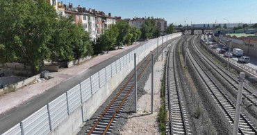 Başkan Altay, banliyö hattında tren kaynaklı gürültüye karşı ses bariyeri yapıldığını duyurdu