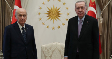 Başkan Erdoğan ve Bahçeli'nin Poz Verirken Kullandığı Harita Yunanları Rahatsız Etmiş