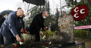 Başkan Erdoğan'dan, Alparslan Türkeş'in Kabrine Ziyaret