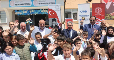 Başkan Sandıkçı, öğrencilerin karne heyecanına ortak oldu