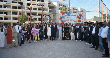 Başkan Yapar, gençlerin mezuniyet coşkusuna ortak oldu