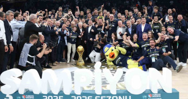 Basketbol Süper Ligi’nde şampiyon Fenerbahçe Beko kupasını aldı