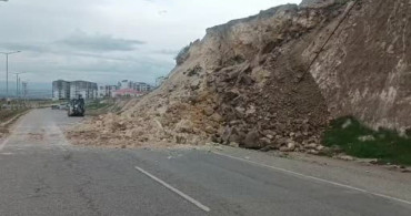 Batman Üniversitesi'ne Giden Yolda Heyelan