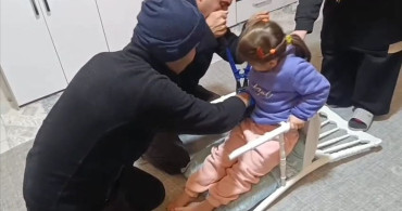 Batman'da İtfaiye Ekibi Çocuğu Sandalyeden Kurtardı