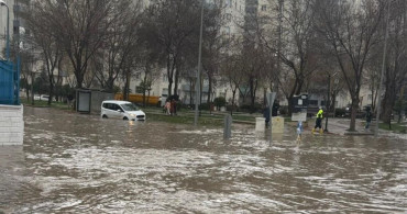 Batman'da Sağanak Yağış Hayatı Olumsuz Etkiledi