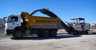 Battalgazi'de Sökülen Asfalt Kırsal Yollarda Yeniden Kullanılıyor