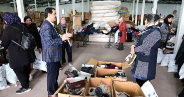 Battalgazi'de Yardım Malzemeleri Tasnifi Devam Ediyor