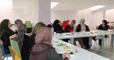 Bayburt'ta Anneler İçin Otizmli Çocukların Ergenlik Süreci Bilgilendirme Programı