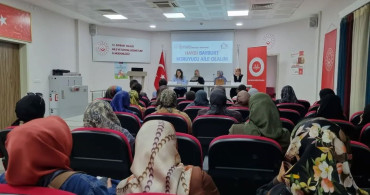 Bayburt’ta 'Bir yetime aile olmak' konulu panel düzenlendi