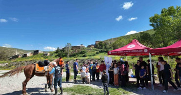 Bayburt'ta deneyap öğrencilerine ata sporu cirit tanıtıldı