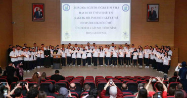 Bayburt'ta Hemşirelik Öğrencilerine Üniforma Giyme Töreni Düzenlendi
