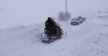 Bayburt'ta Kar Motoru ile Ambulansa Taşınan Hasta