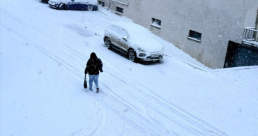 Bayburt'ta Kar Nedeniyle Eğitime Ara Verildi