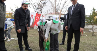 Bayburt'ta Orman Haftası Etkinliği: Öğrenciler Fidan Dikti